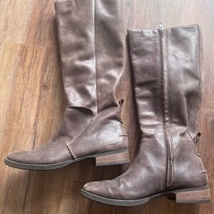 UGG Women's Tan Leather Heeled Boots